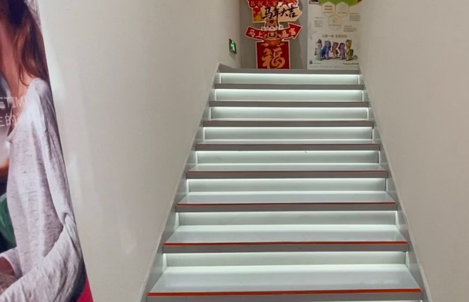 無(wú)錫市港下啟仁口腔樓梯