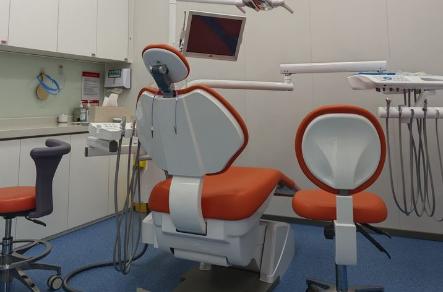 三、深圳共合口腔門診部的價(jià)格與收費(fèi)