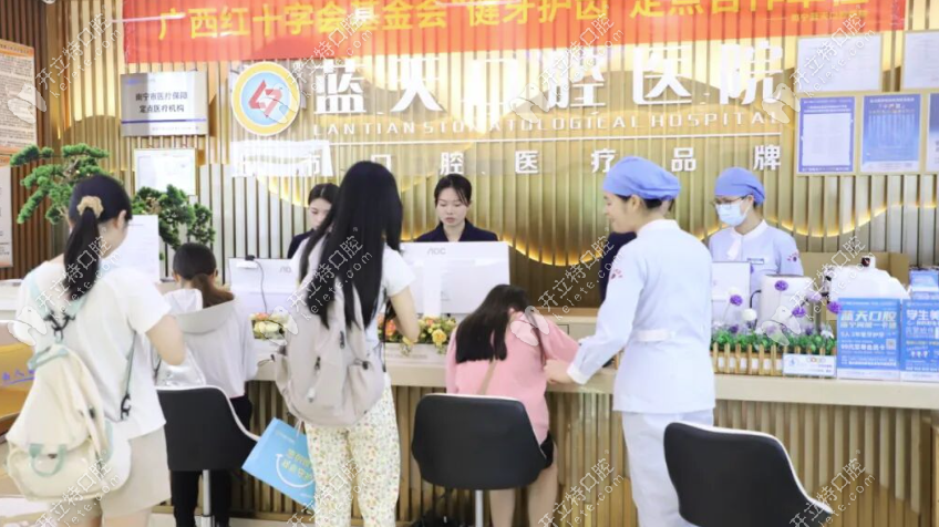 蓝天口腔不同城市种植牙多少钱