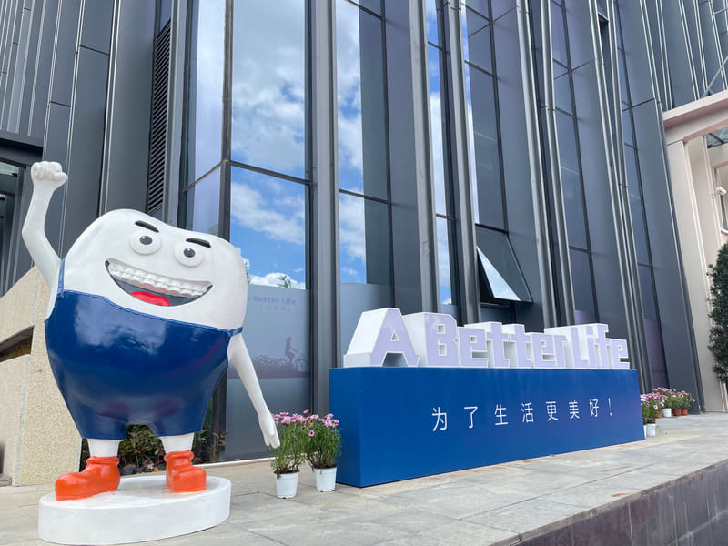 三、贵阳柏乐口腔价格透明吗？种牙、矫正、修复费用参考