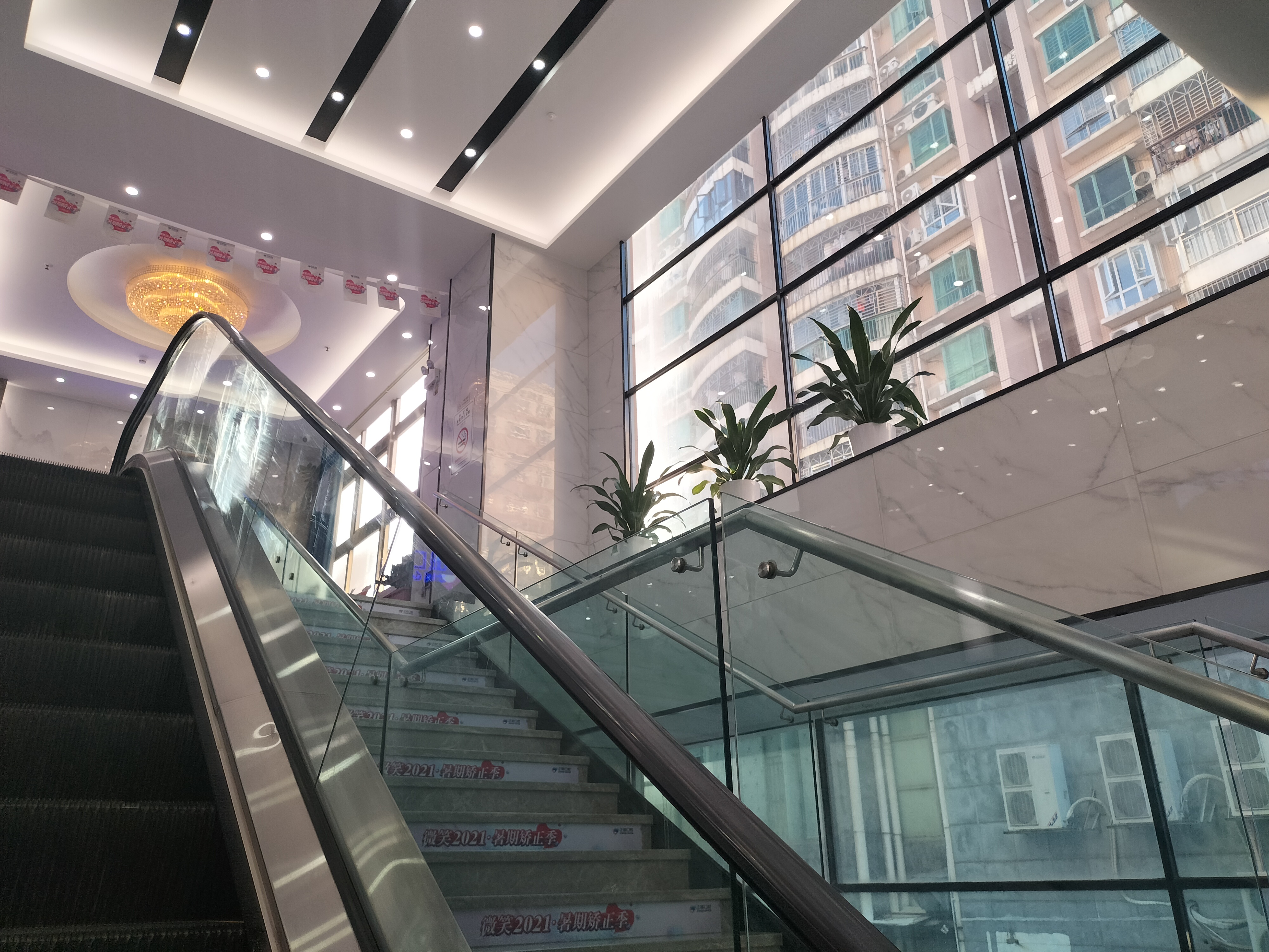 深圳格倫菲爾口腔與正恩口腔哪家好？從種植牙價格和口碑為你深度剖析！