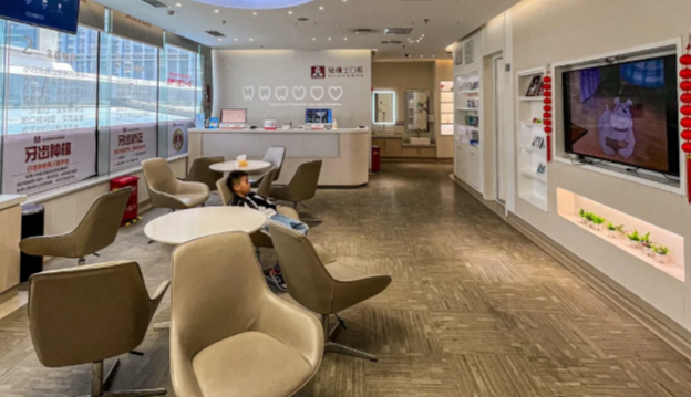 西安小白兔口腔医院在西安有几家店？本地30余家出门3公里一家，贝色查完价再出发，总院小寨东路1号